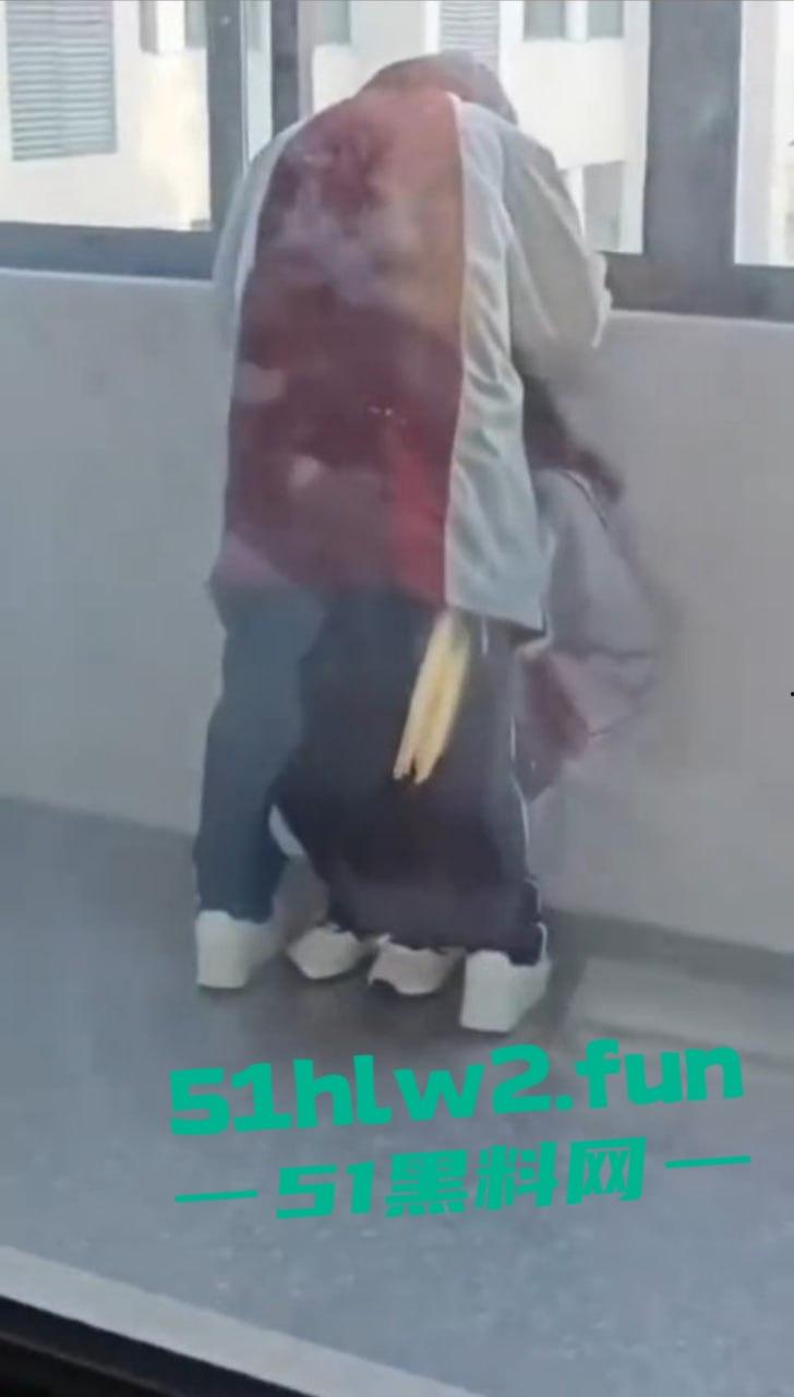 江苏淮阴中专教室走廊变活春宫！学生狗男女当众表演口交，偷拍视频疯传，学校沦为龟狗乐园！