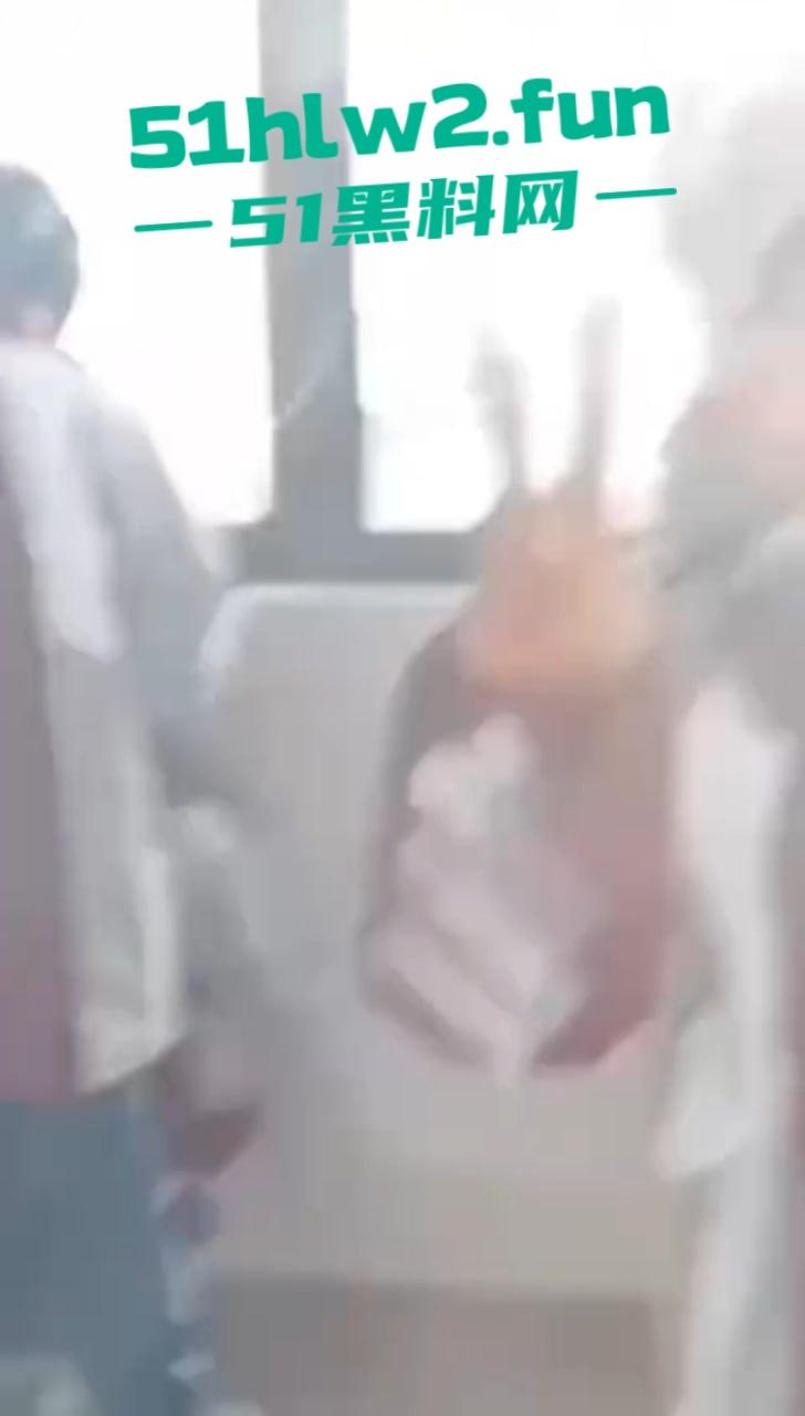 江苏淮阴中专教室走廊变活春宫！学生狗男女当众表演口交，偷拍视频疯传，学校沦为龟狗乐园！