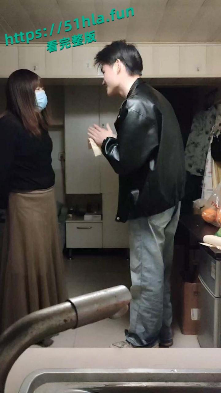 南京伪娘阿红事件，最耀眼的男嘉宾皮衣哥，闪亮登场，清纯气息帅男也拜倒在红姐石榴裙下！