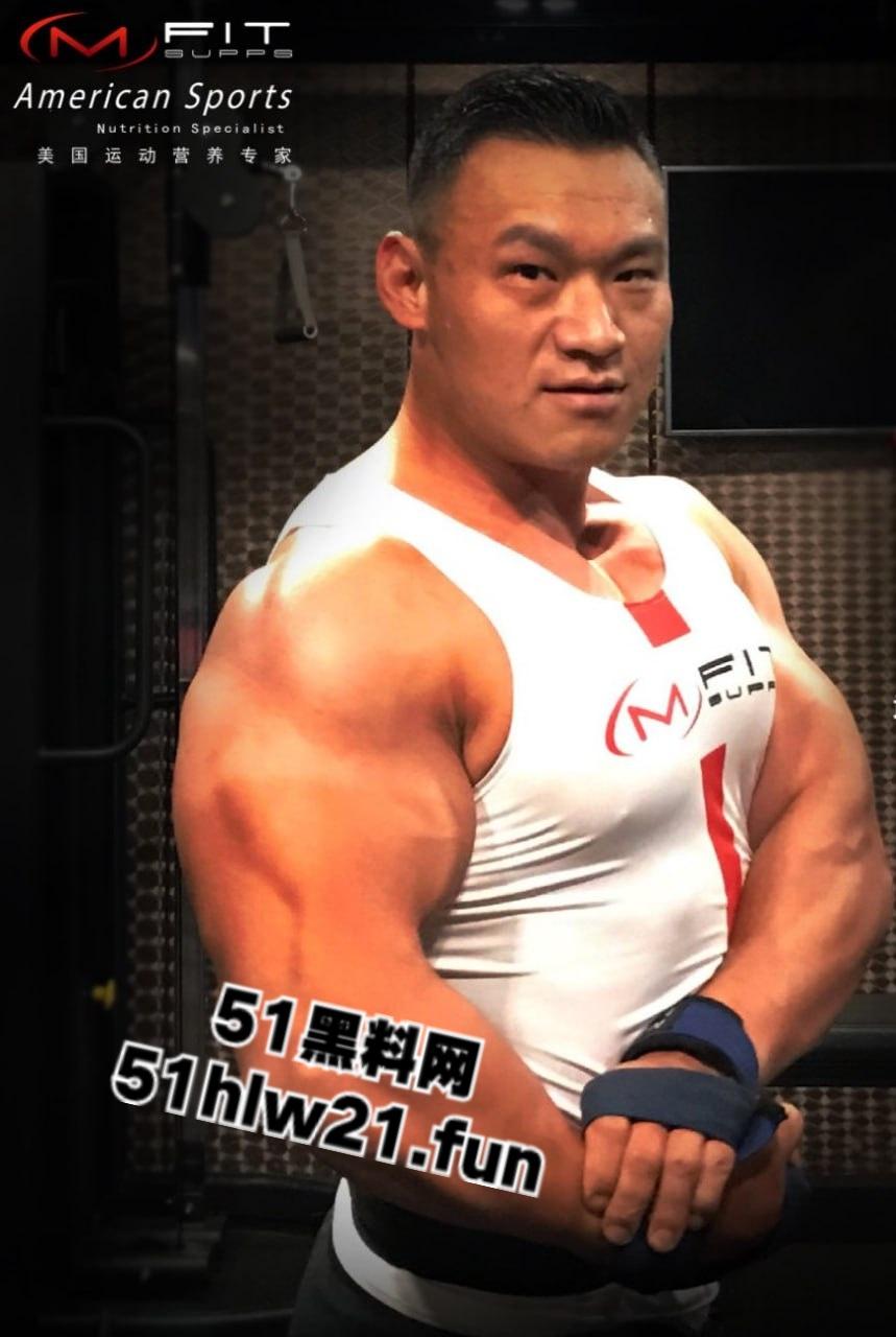 健美冠军【武涛】性爱视频流出，怼脸实拍实锤本人，这么大的肌肉一般女人还真受不了！-6