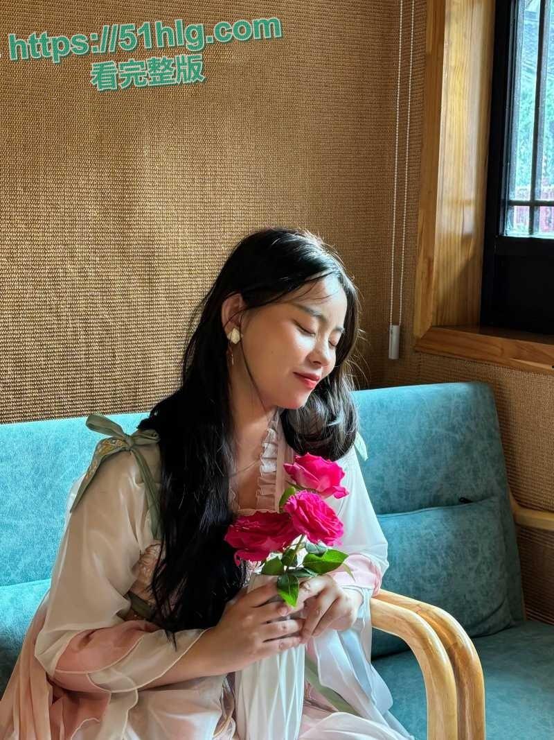 【安徽】幼师【李萍】性爱视频疯传！清纯乖乖女私底下竟淫荡不堪，全程露脸被爆操，表情淫骚，不可错过