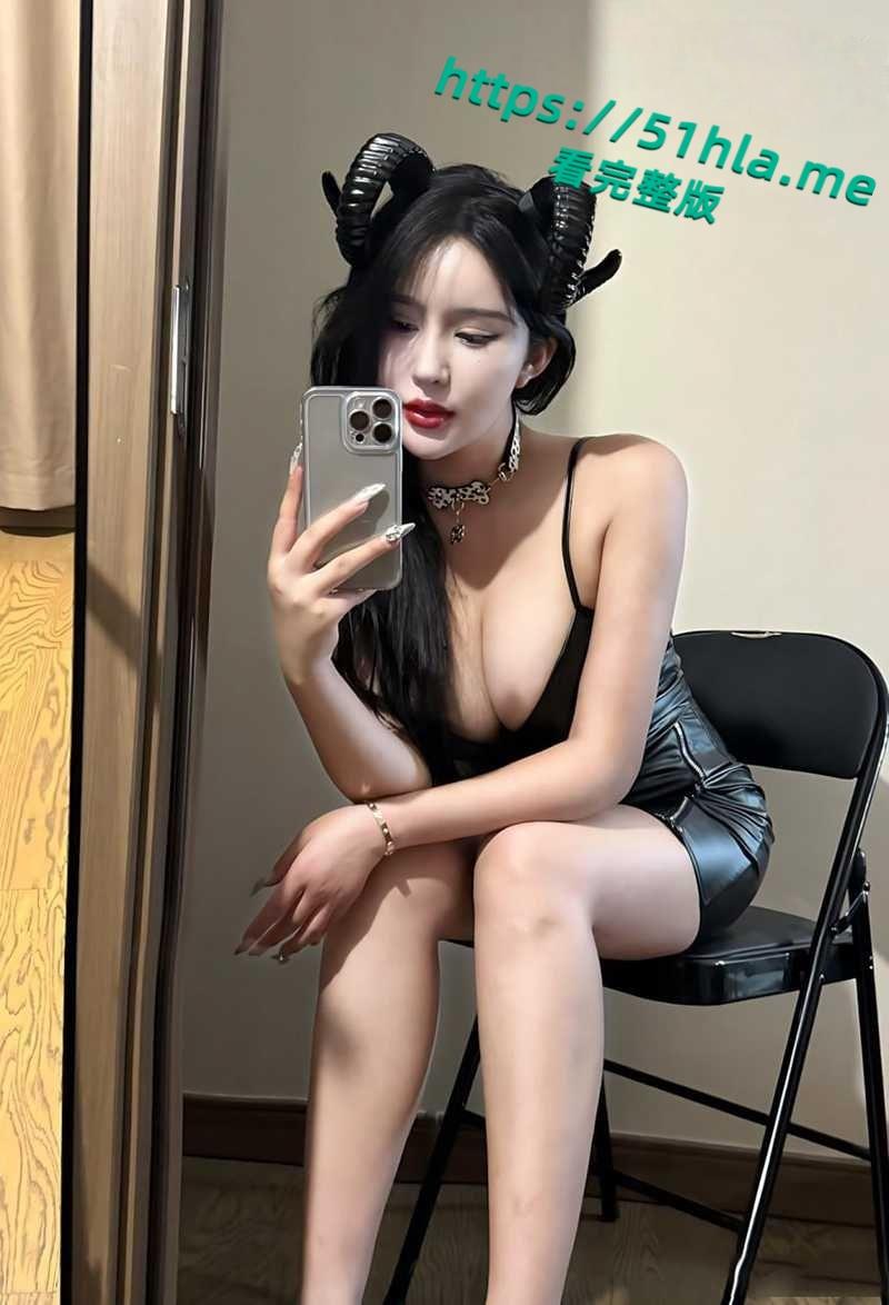 抖音网红【小圆子】大尺度福利视频流出，巨乳蜜桃臀完美梨型身材，情趣内衣秀尺度拉满性感曲线超诱人！