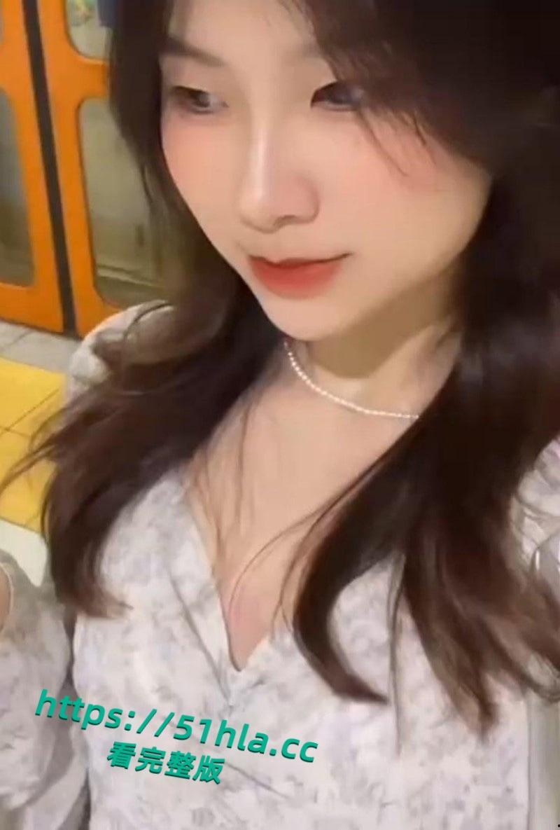 香港大学清纯校花【黄凯欣】抵不住金钱诱惑，沦为富二代性奴玩物，满身淫语颠覆女神形象！