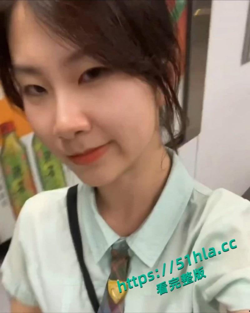 香港大学清纯校花【黄凯欣】抵不住金钱诱惑，沦为富二代性奴玩物，满身淫语颠覆女神形象！