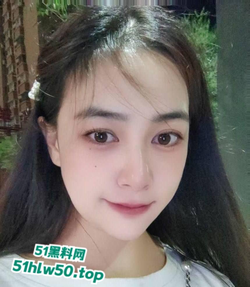 校花级别，重庆财大新疆母狗【夏兹热丽】第一次刚破处就被拍下口吞脸射！