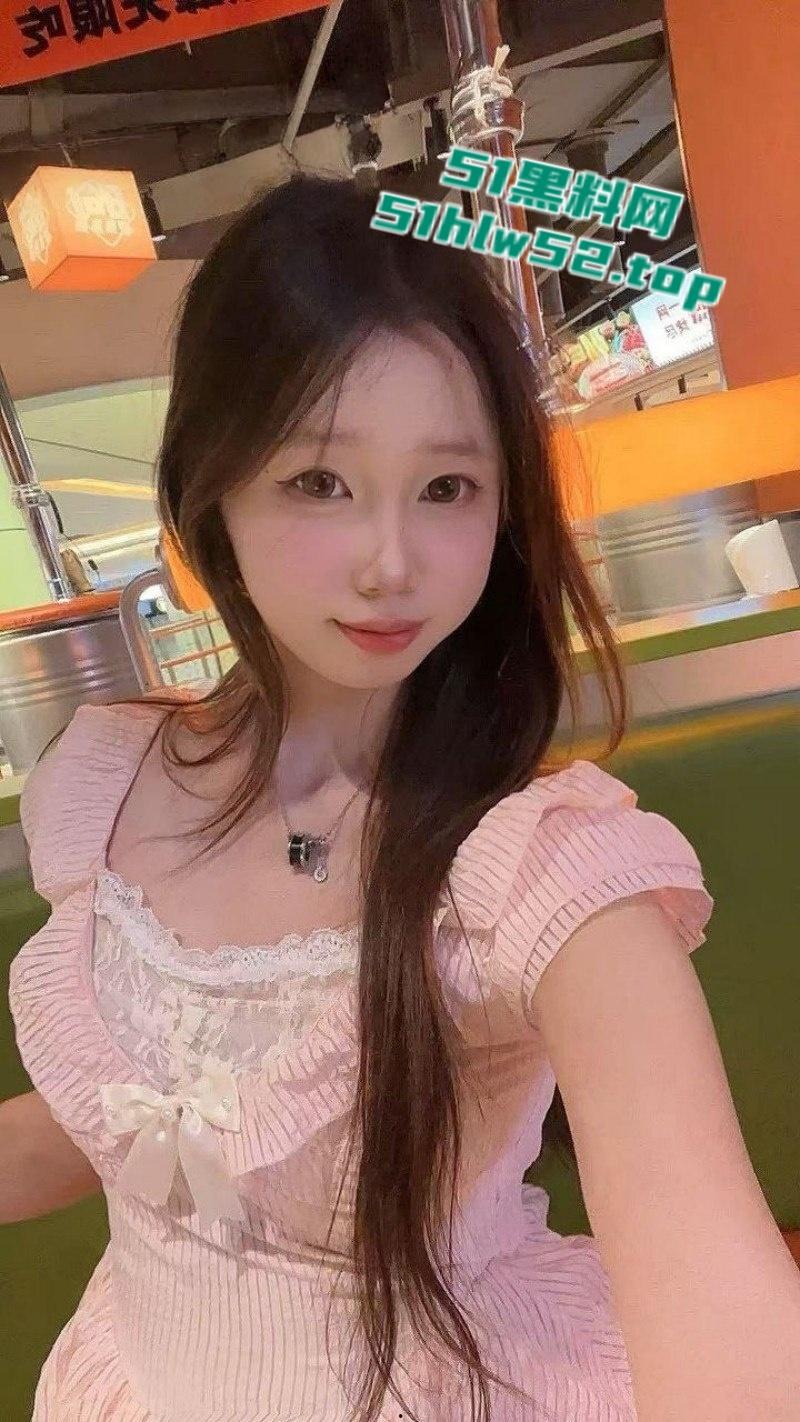 重庆财经职业学院【郭佳馨】清纯外表下反差感爆棚，早已成为主知名校妓，给钱就让操淫骚模样无人不知！