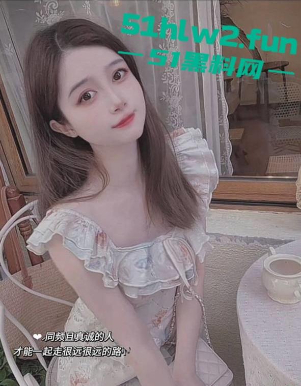 瓜友投稿，福建福清12月刚领离婚证的长相清纯【谢秋艳】饥渴少妇裸聊淫荡自慰视频遭曝光。