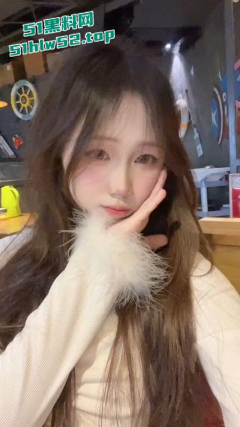 重庆财经职业学院【郭佳馨】清纯外表下反差感爆棚，早已成为主知名校妓，给钱就让操淫骚模样无人不知！