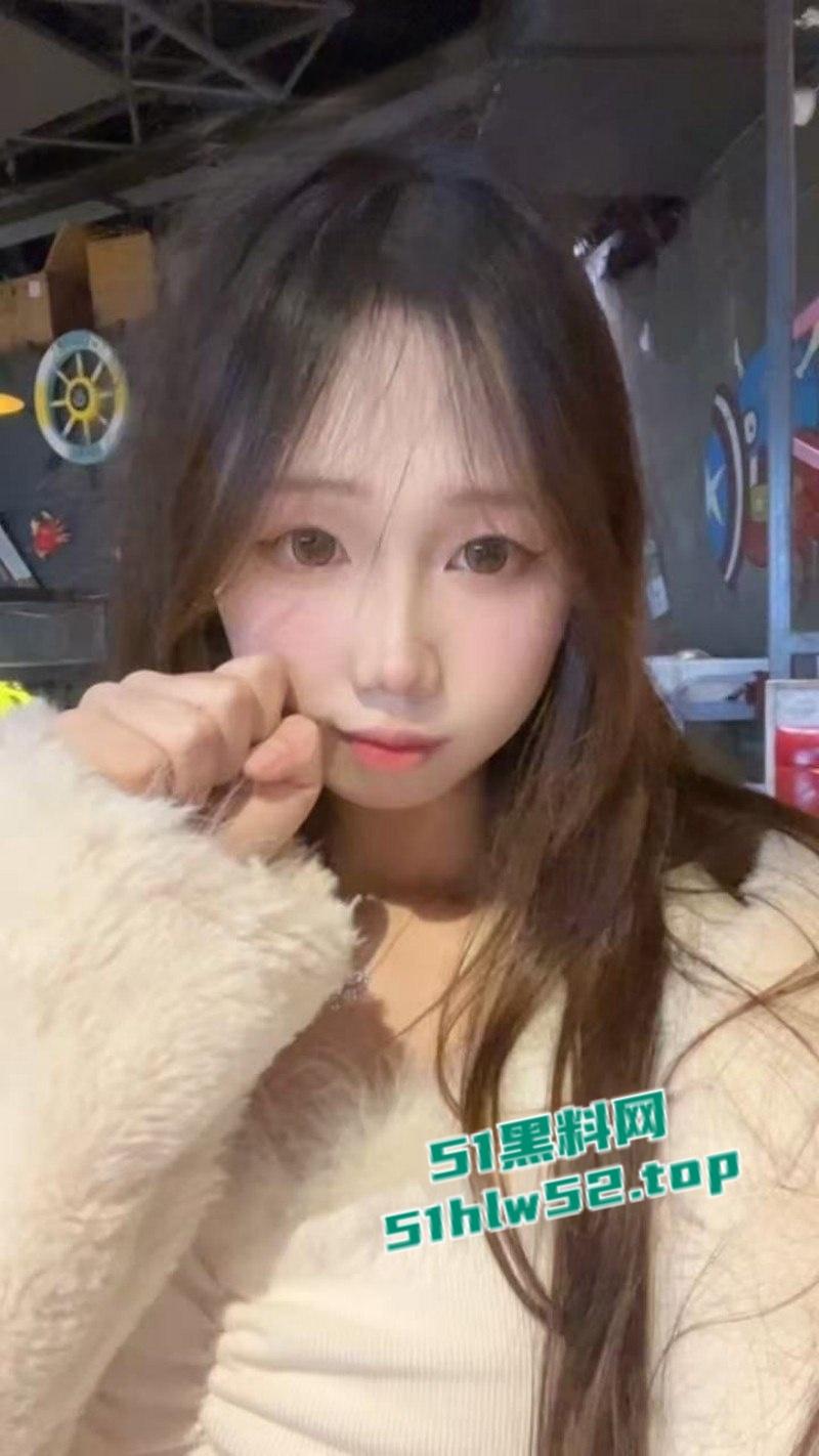 重庆财经职业学院【郭佳馨】清纯外表下反差感爆棚，早已成为主知名校妓，给钱就让操淫骚模样无人不知！