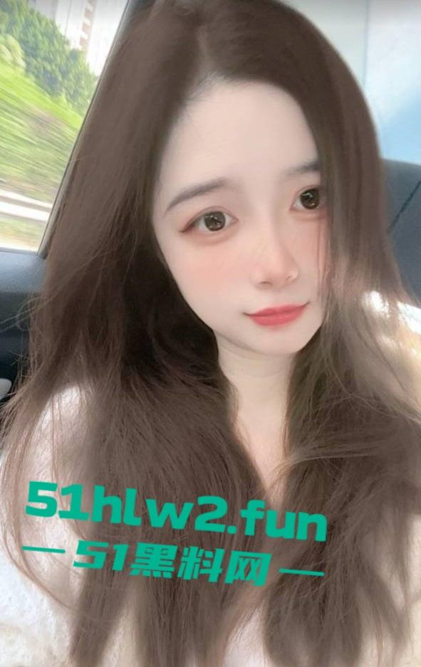 瓜友投稿，福建福清12月刚领离婚证的长相清纯【谢秋艳】饥渴少妇裸聊淫荡自慰视频遭曝光。