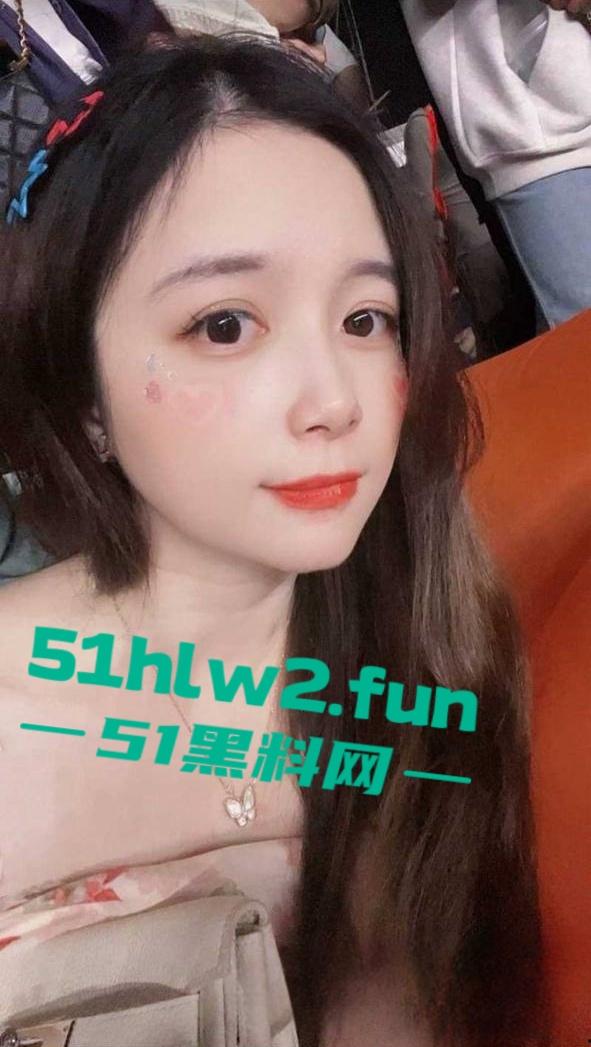 瓜友投稿，福建福清12月刚领离婚证的长相清纯【谢秋艳】饥渴少妇裸聊淫荡自慰视频遭曝光。