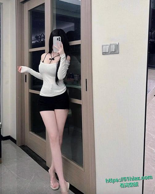 武汉小杨哥最新女主小爱合集流出 颜值爆表身材炸裂 从大胆露出到骑乘激情 再到KTV车震口活 场景花样百出