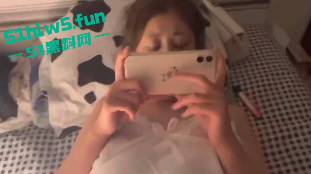 福建周宁一中【杨晴瑜】小穴超嫩的反差眼镜妹，性欲旺盛网上撩骚浴室自慰视频遭曝光。