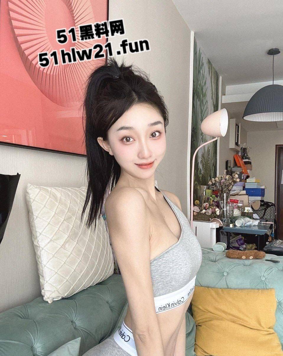 北京邮电大学【曾媛】绝美颜值校花女神,表面清纯私下竟如此反差爱舔蛋蛋,口交技术超一流。-6