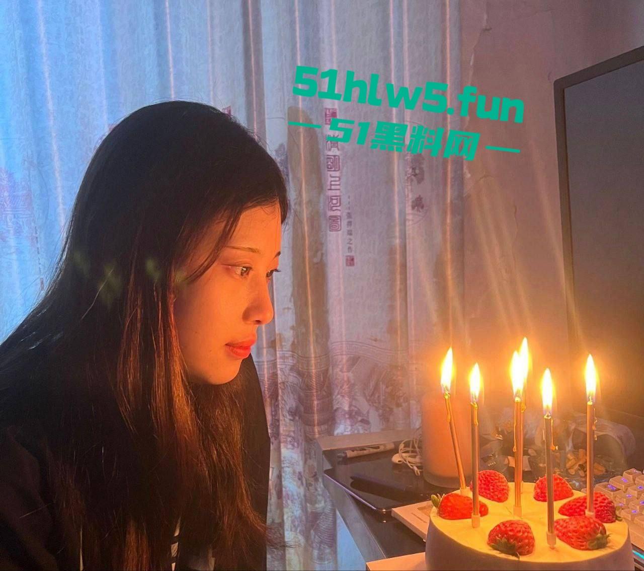 福建周宁一中【杨晴瑜】小穴超嫩的反差眼镜妹,性欲旺盛网上撩骚浴室自慰视频遭曝光。-9