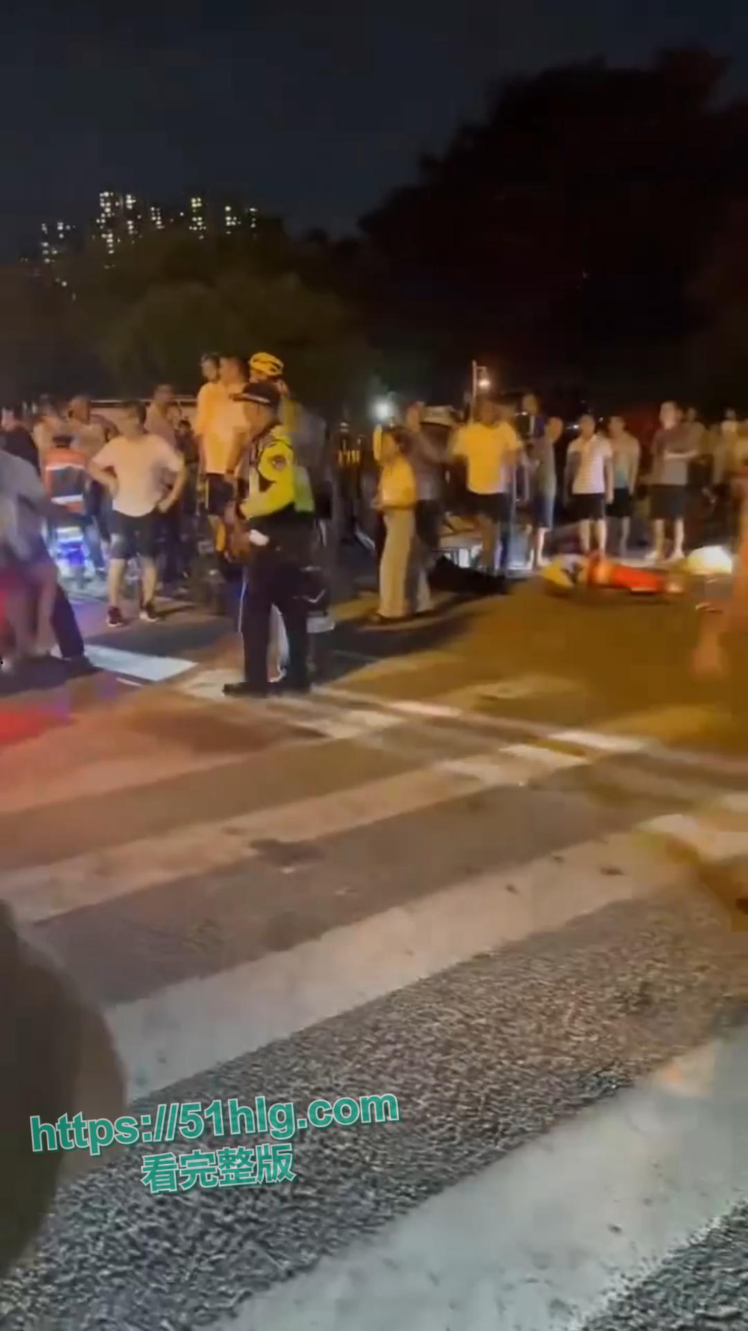 【广州海珠区】惨烈车祸现场，6人受伤孩童遭殃：现场一片狼藉惨不忍睹-3